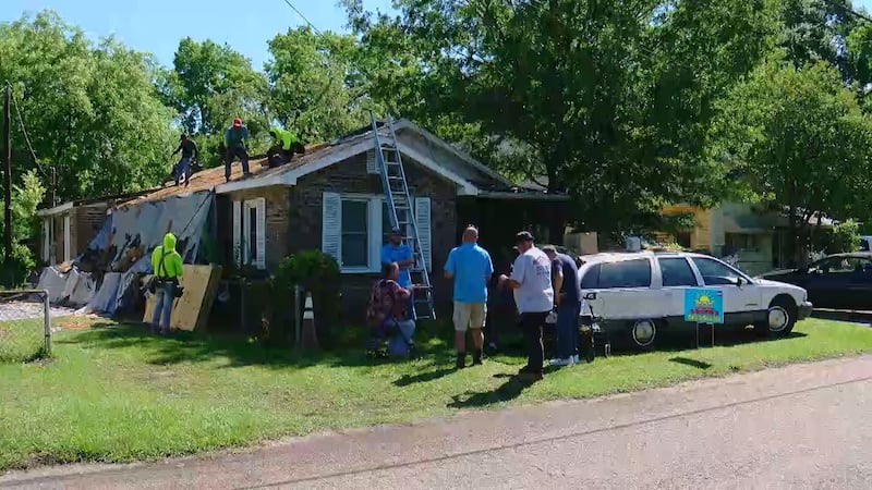 ‘It’s a godsend’: Volunteers help provide new roof for Georgetown-area veteran