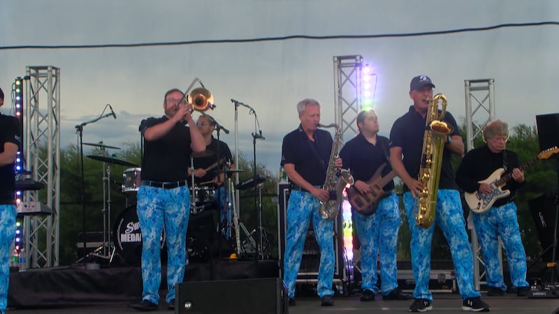 Swingin' Medallions perform at Myrtle Beach Classic